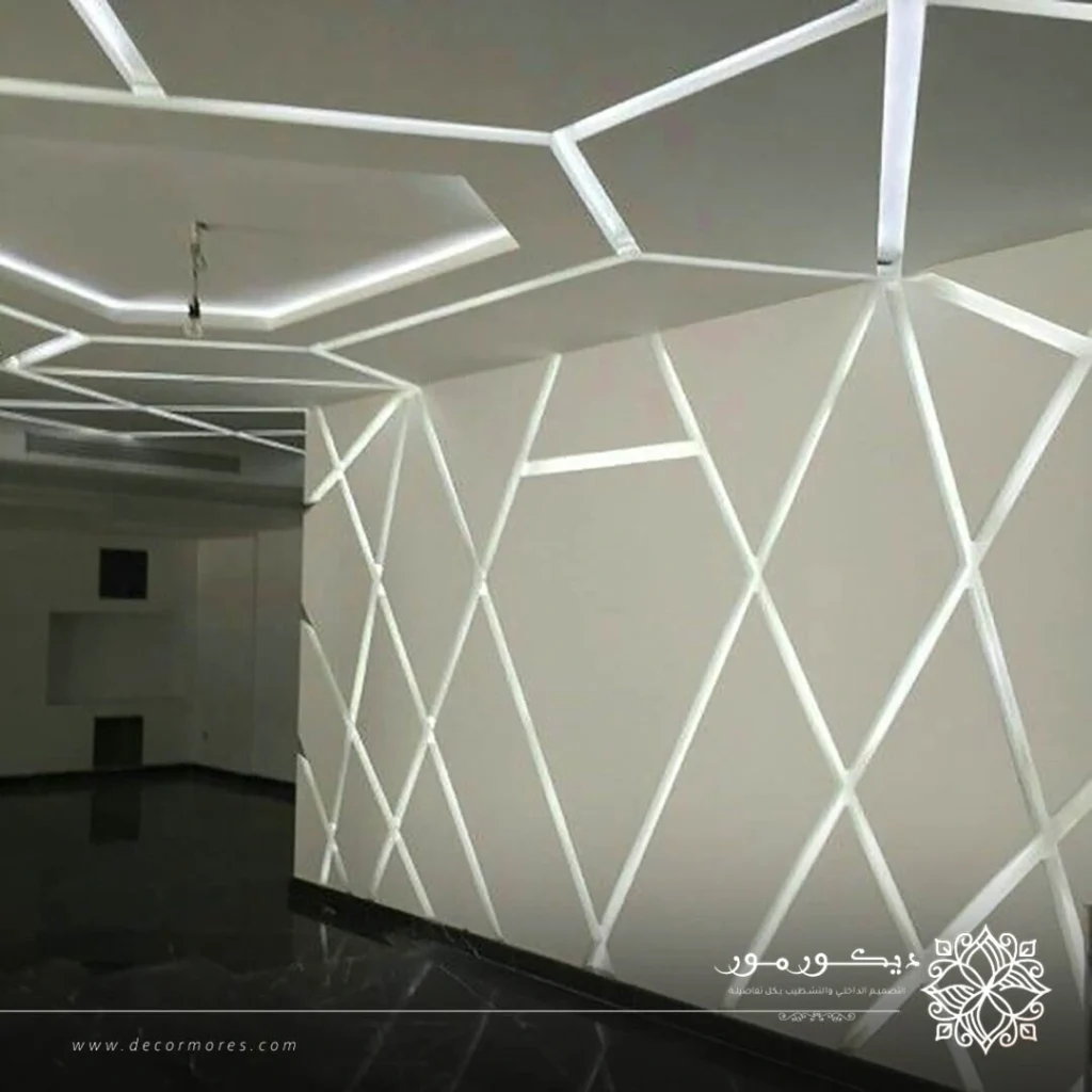 اضاءة جدارية في مكة